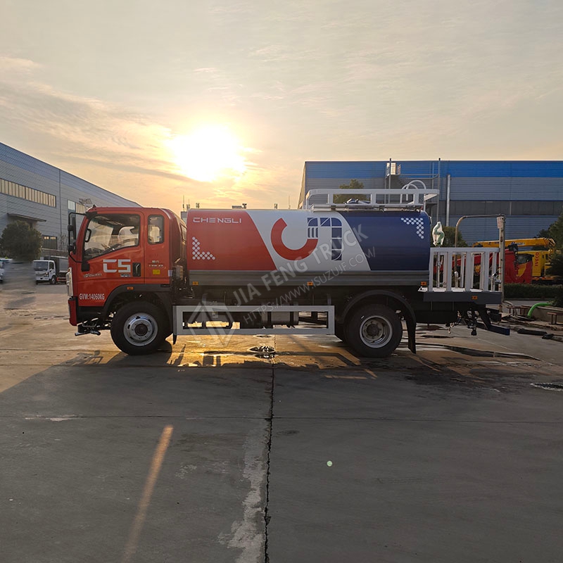 Sinotruk Howo 8-Ton Water Tanker