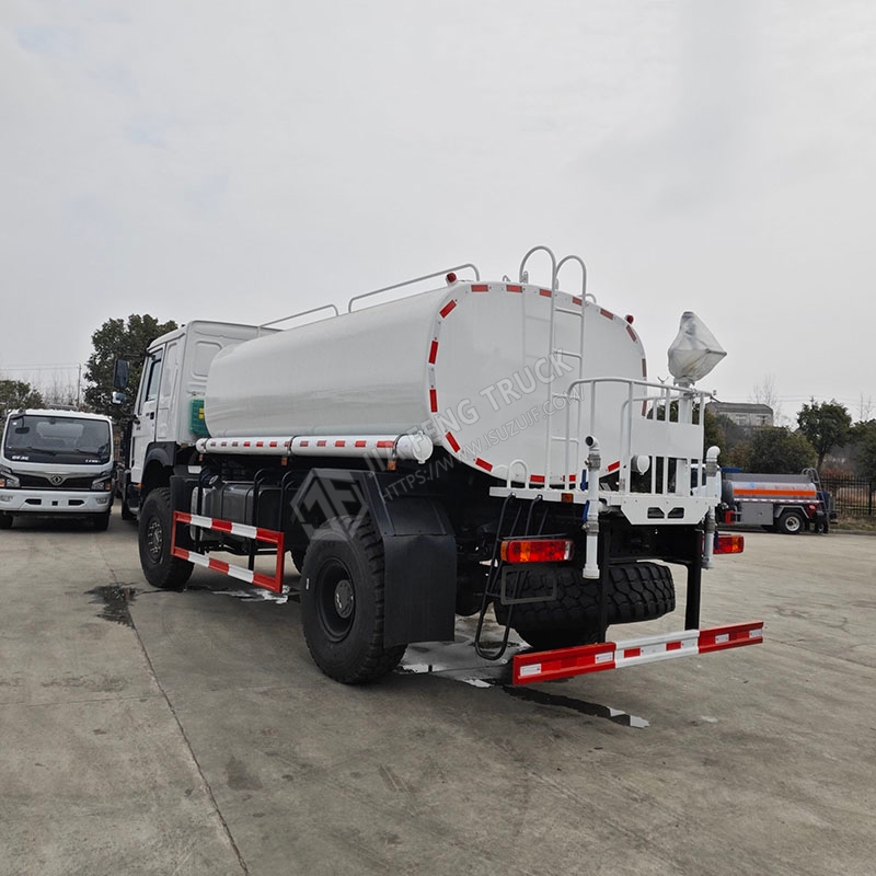 Sinotruk Howo 10-Ton Water Tanker with Engineering Chassis
