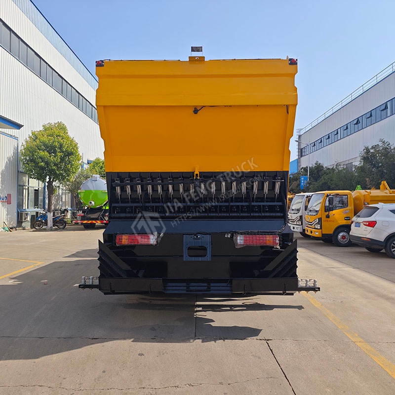 Sinotruk HOWO 4x2 Synchronized Stone Chip Seal Truck, Right-Hand Drive