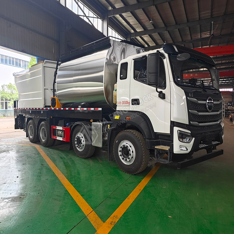 Beijing Heavy-Duty Truck 8x4 Synchronized Stone Chip Seal Machine