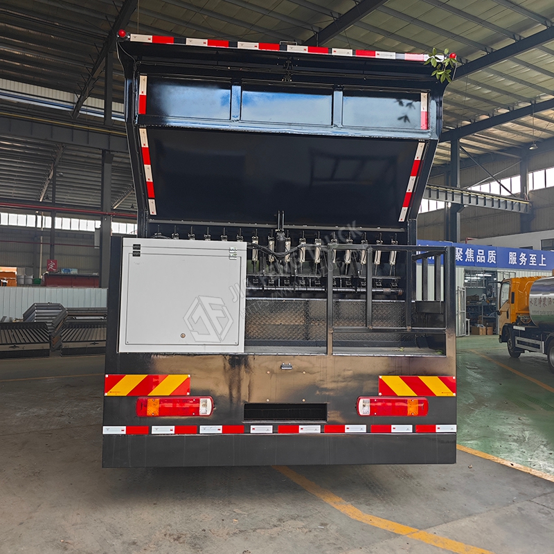 Beijing Heavy-Duty Truck 8x4 Synchronized Stone Chip Seal Machine