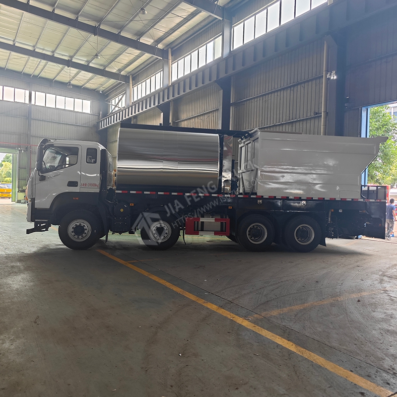Beijing Heavy-Duty Truck 8x4 Synchronized Stone Chip Seal Machine