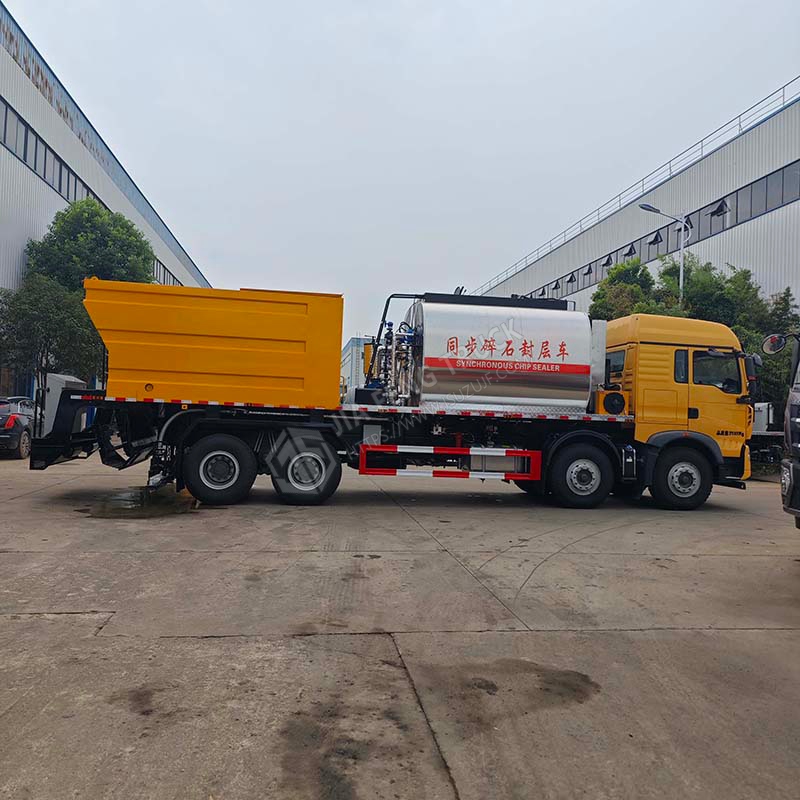 Sinotruk HOWO 8x4 Synchronized Stone Chip Seal Truck