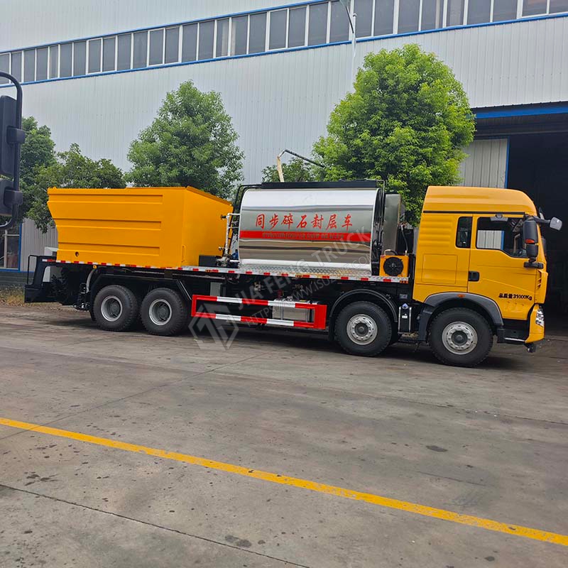 Sinotruk HOWO 8x4 Synchronized Stone Chip Seal Truck
