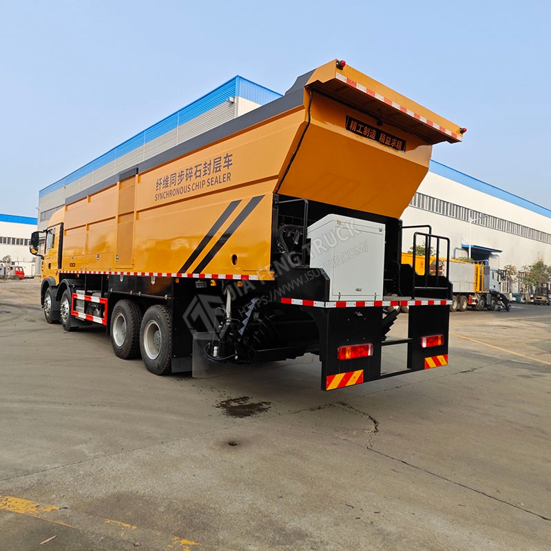 Sinotruk Howo 18-cubic-meter Synchronous Stone Chip Seal Machine