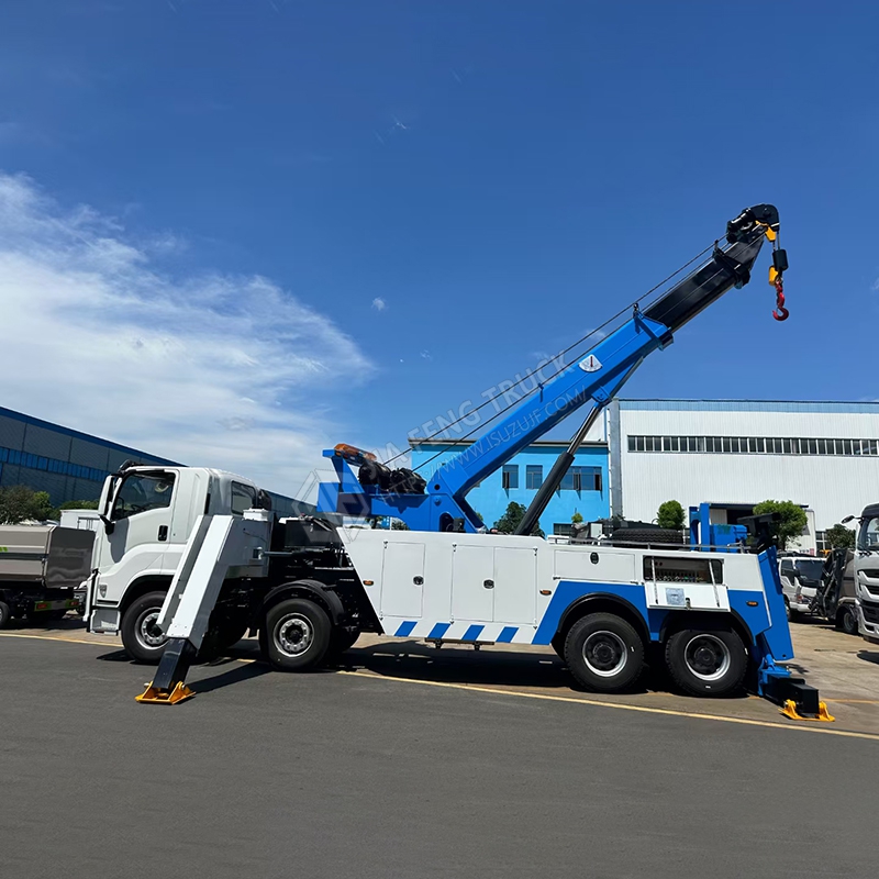 إسوزو 8x4 جرار ثقيل مع رافعة