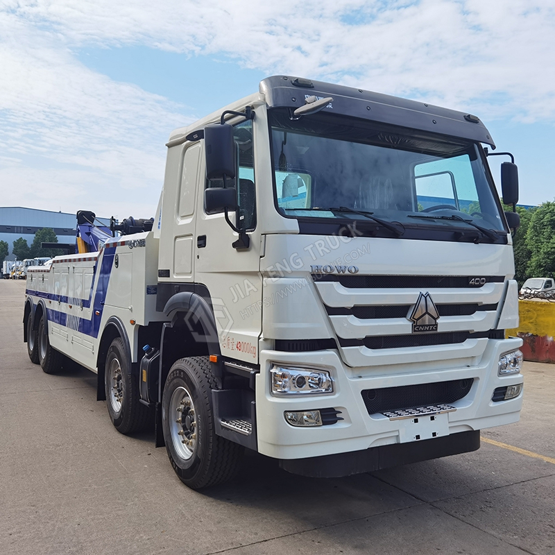 Remolque Pesado Sinotruk Howo De 50 Toneladas Con Configuraci&oacute;n 4x8 Y Gr&uacute;a