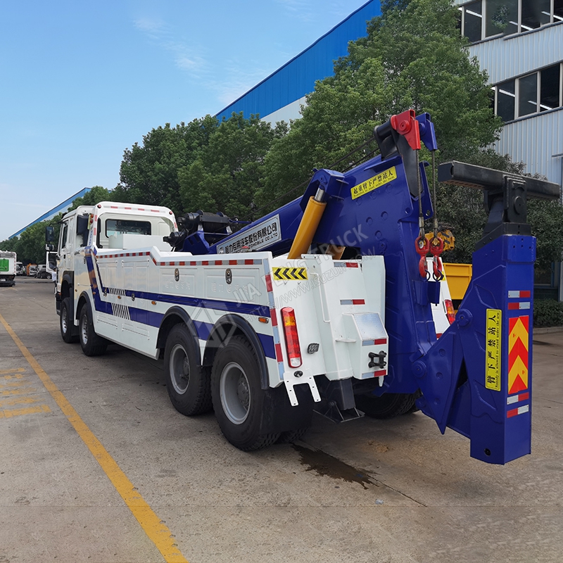 Remolque Pesado Sinotruk Howo De 50 Toneladas Con Configuraci&oacute;n 4x8 Y Gr&uacute;a