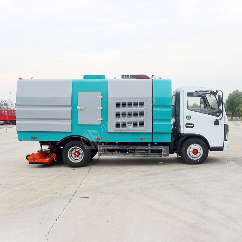 Dongfeng Compact DoriKa Rear-Mounted Vacuum Truck