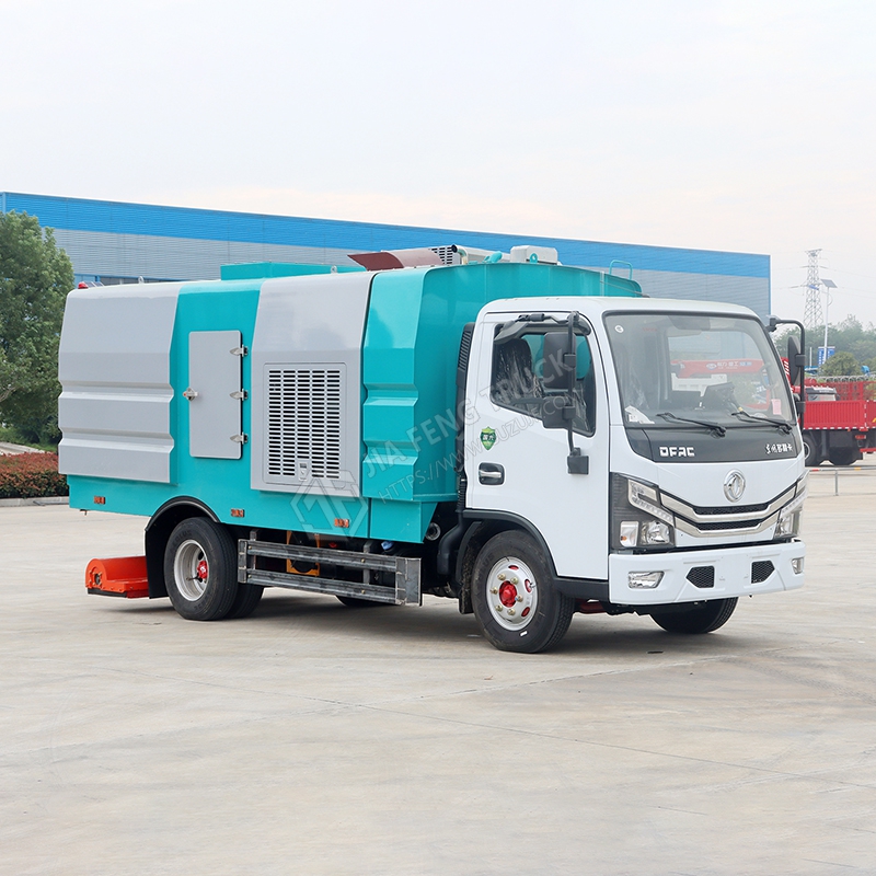 Dongfeng Compact DoriKa Rear-Mounted Vacuum Truck