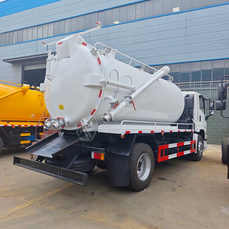 Isuzu GIGA Cleaning and Sewage Suction Truck