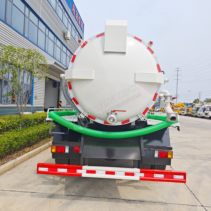 Isuzu GIGA 4x2 Septic Tank Vacuum Truck