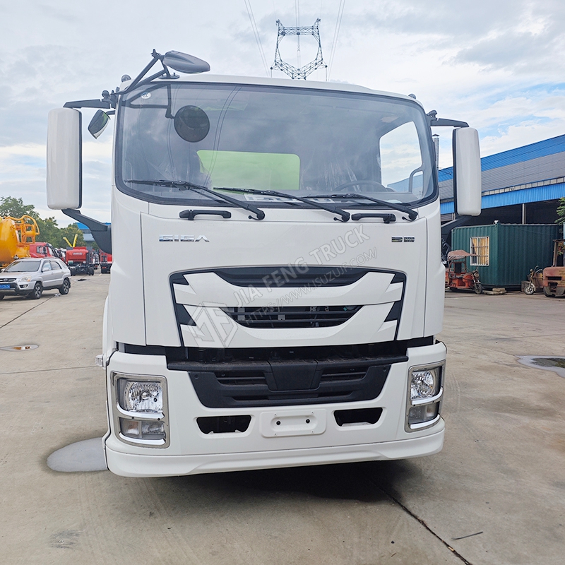 Isuzu GIGA Green Vacuum Truck