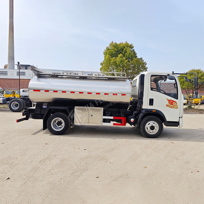 Sinotruk HOWO 5-cubic-meter Fresh Milk Transport Truck