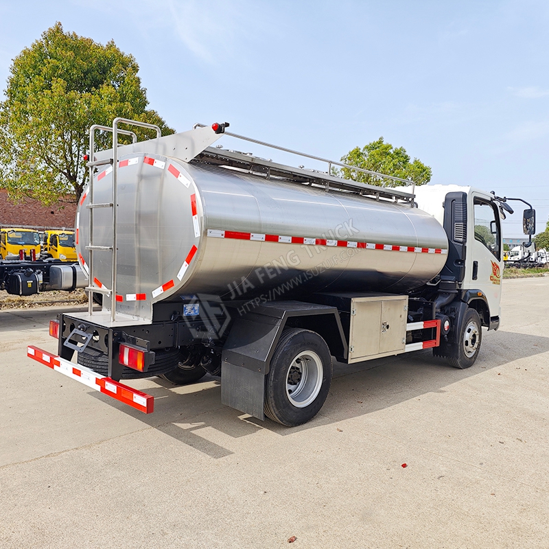 Sinotruk HOWO 5-cubic-meter Fresh Milk Transport Truck