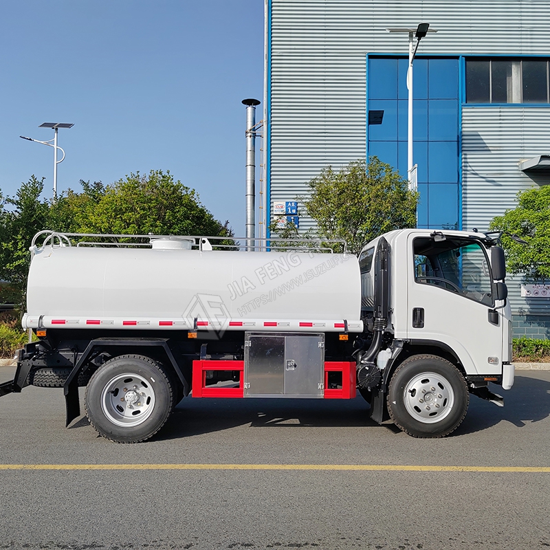 Isuzu 5-Ton Insulated Water Supply Truck