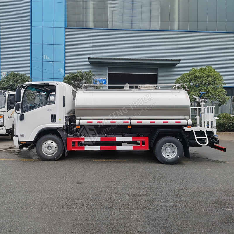 Isuzu 8-cubic-meter milk transport truck