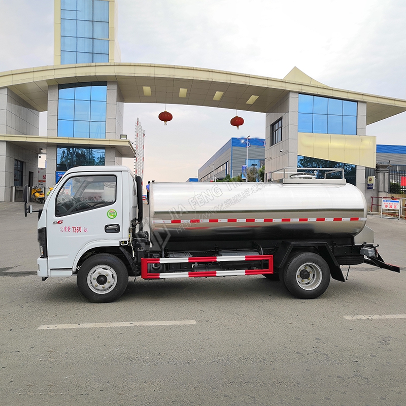 Dongfeng Dolika 4.7-cubic-meter Milk Tank Truck