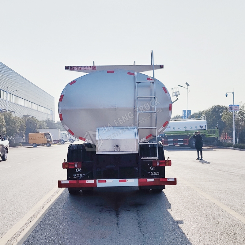 Dongfeng Tianjin 19.5-cubic-meter three-axle milk tanker