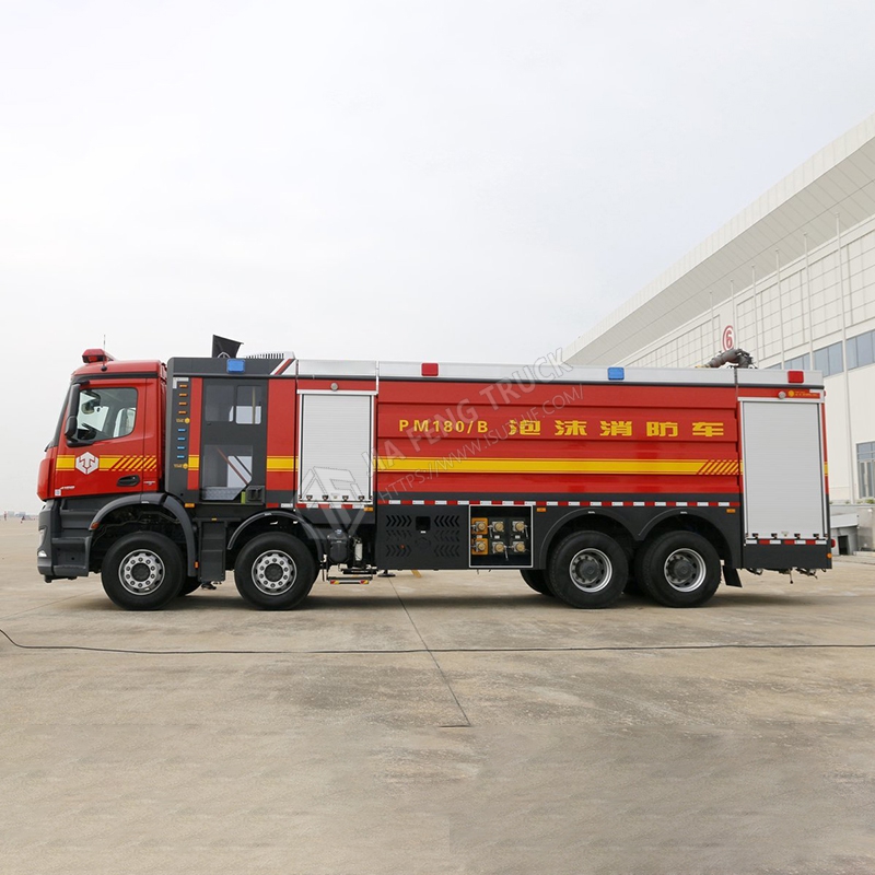 Mercedes-Benz 8x4 Fire Truck