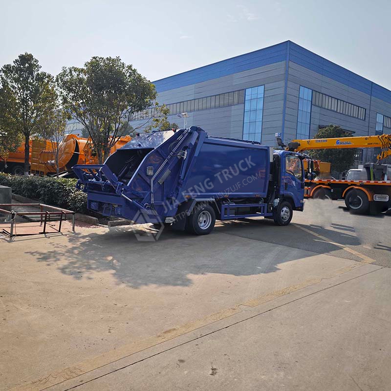 Isuzu 8-cubic-meter compression garbage truck