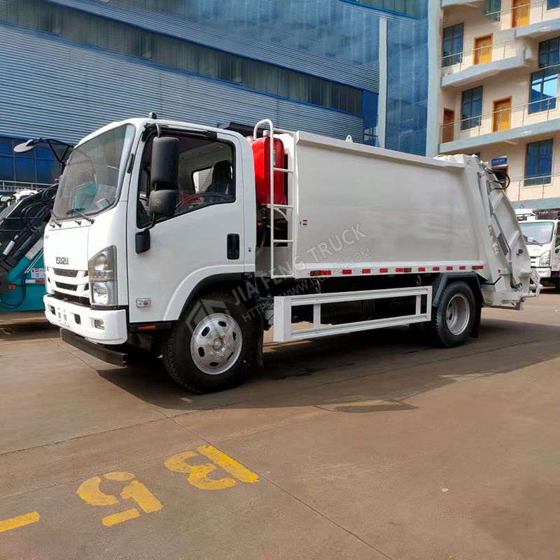 Isuzu 700P компактор мусорный грузовик