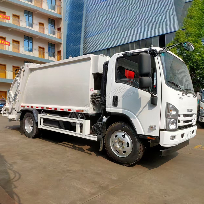 Isuzu 700P компактор мусорный грузовик