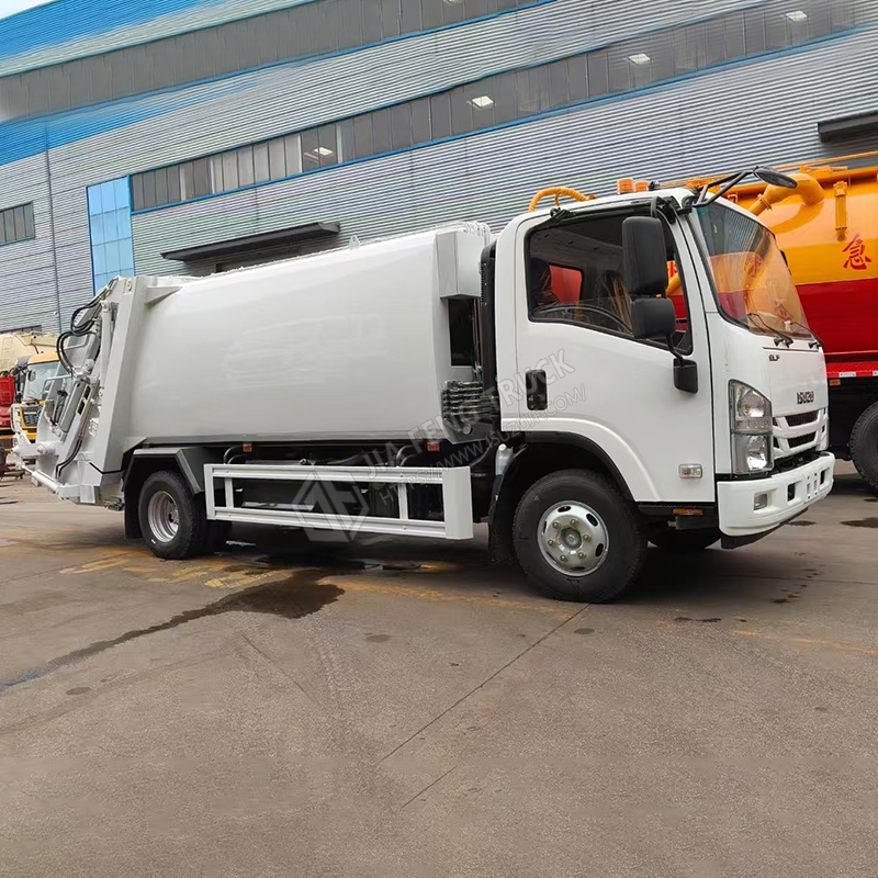 Isuzu KV600 Compactor Garbage Truck