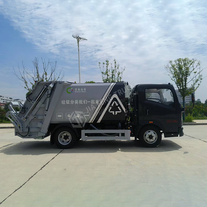 Sinotruk HOWO 4x2 6-cubic-meter Compactor Garbage Truck