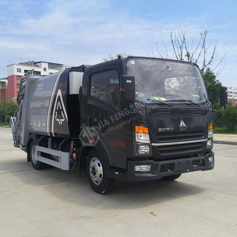 Sinotruk HOWO 4x2 6-cubic-meter Compactor Garbage Truck