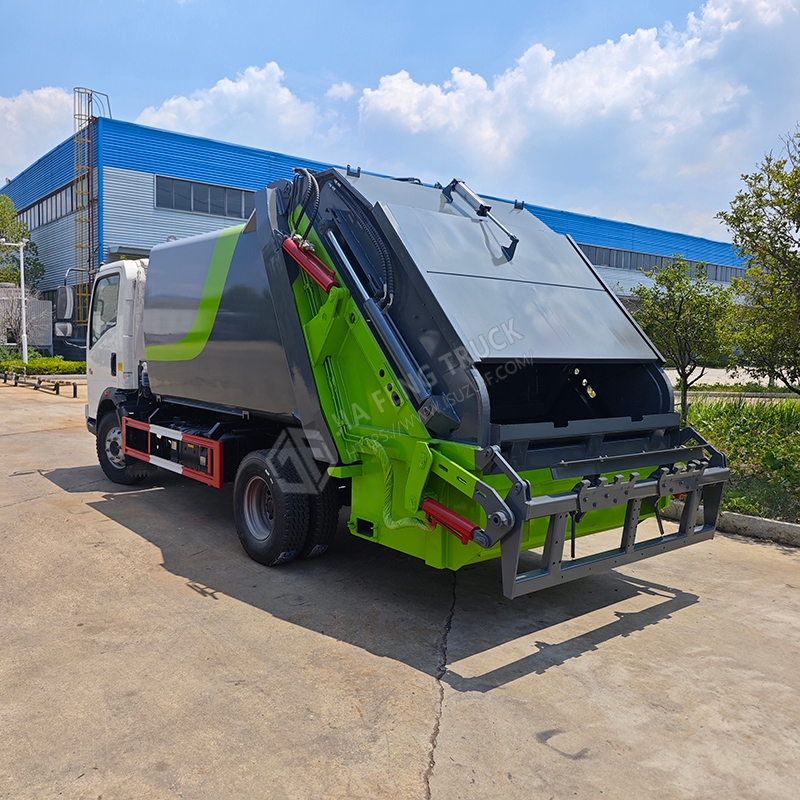 Sinotruk HOWO 6-cubic-meter Compactor Garbage Truck