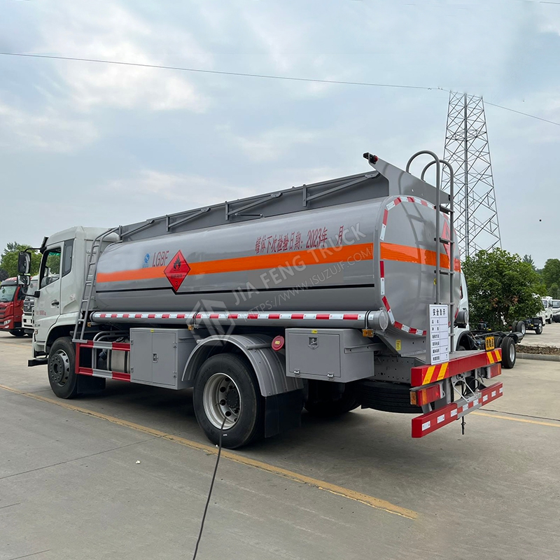 شاحنة ناقلة نفط دونغفنغ 12 متر مكعب