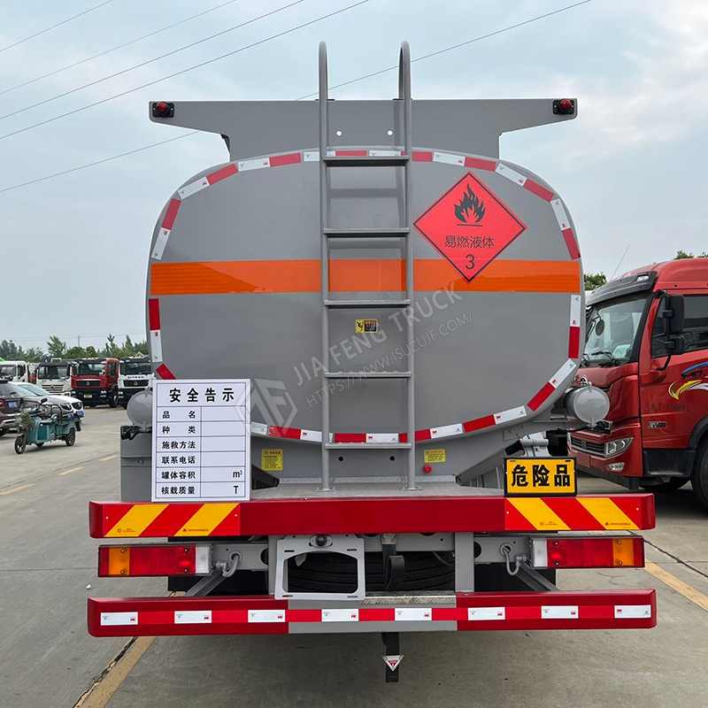 شاحنة ناقلة نفط دونغفنغ 12 متر مكعب