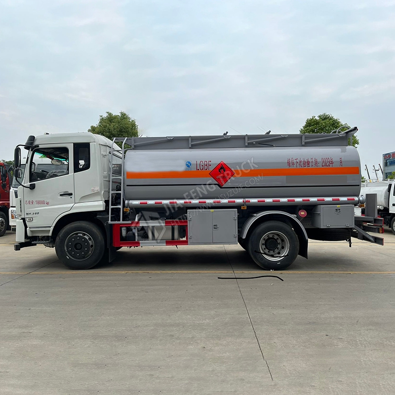 شاحنة ناقلة نفط دونغفنغ 12 متر مكعب