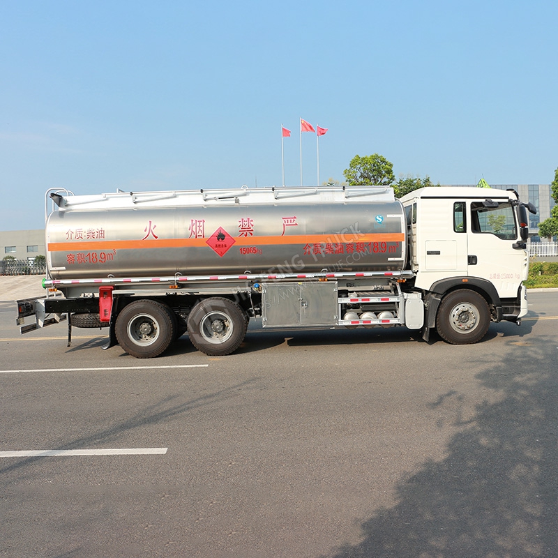 Sinotruk 17 طن سبيكة الألومنيوم شاحنة خزان الوقود