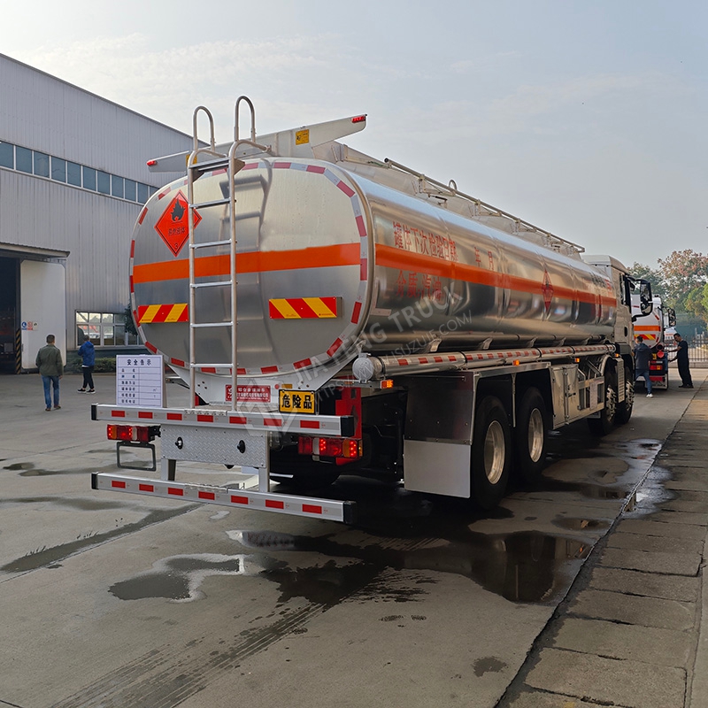 Sinotruk 25-ton Fuel Truck