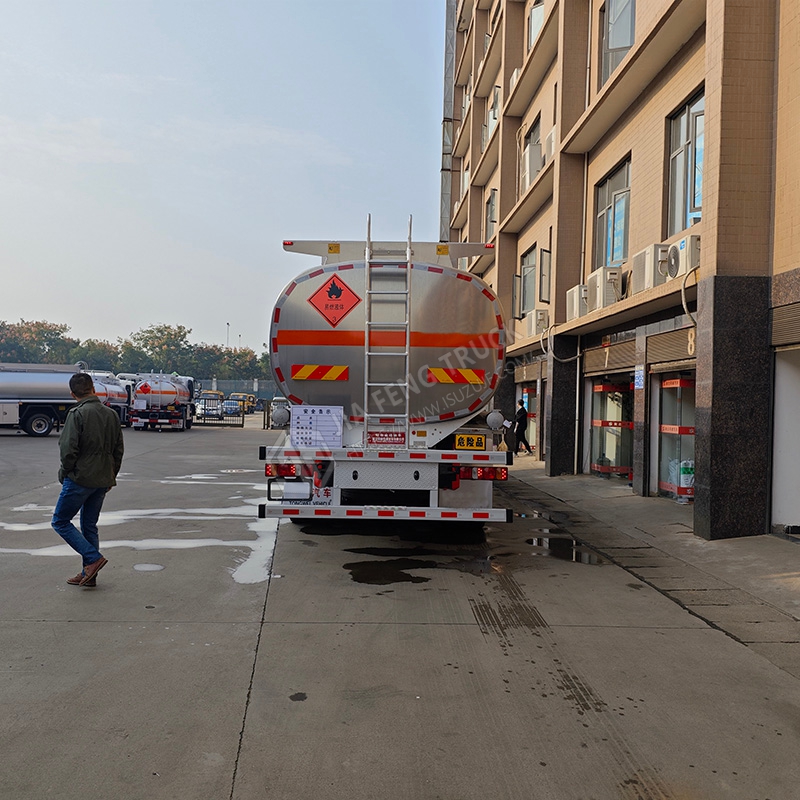 Sinotruk 25-ton Fuel Truck