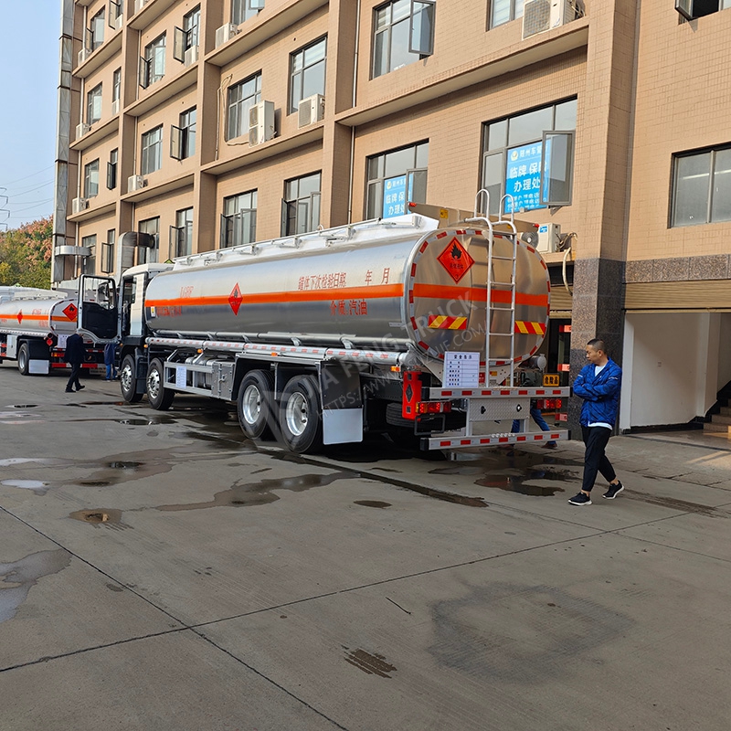 Sinotruk 25-ton Fuel Truck