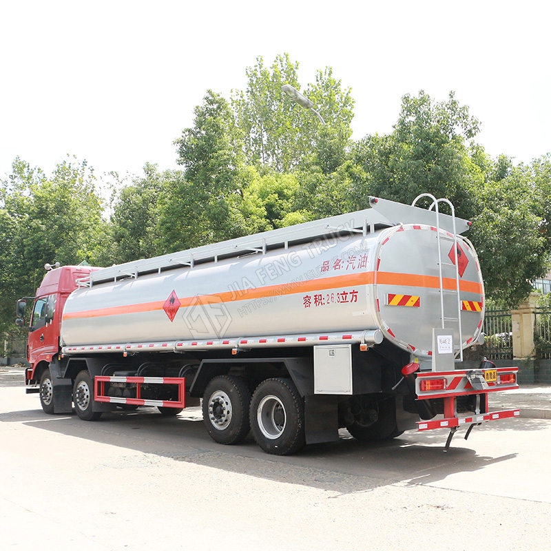 شاحنة ناقلة نفط فوتون 20 طن (المحور الأمامي 4x2 ، المحور الخلفي 8x4)