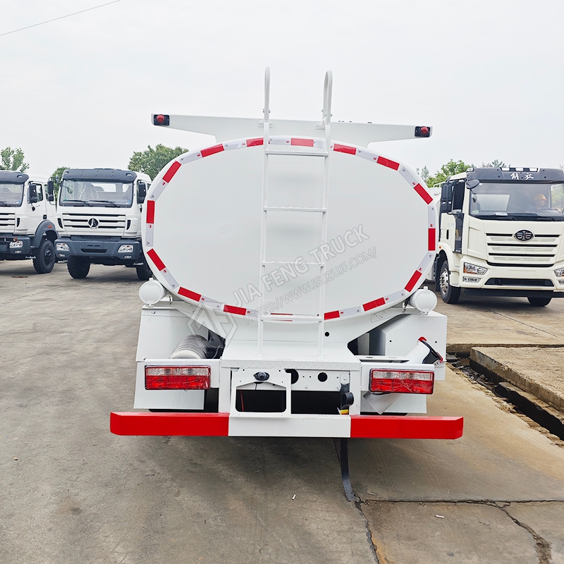 شاحنة ناقلة النفط Sinotruk HOWO 7 متر مكعب