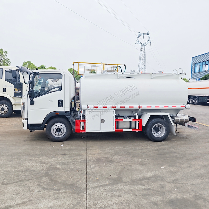 شاحنة ناقلة النفط Sinotruk HOWO 7 متر مكعب