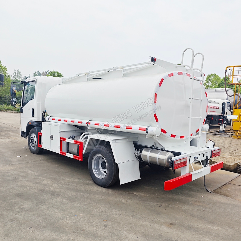 شاحنة ناقلة النفط Sinotruk HOWO 7 متر مكعب