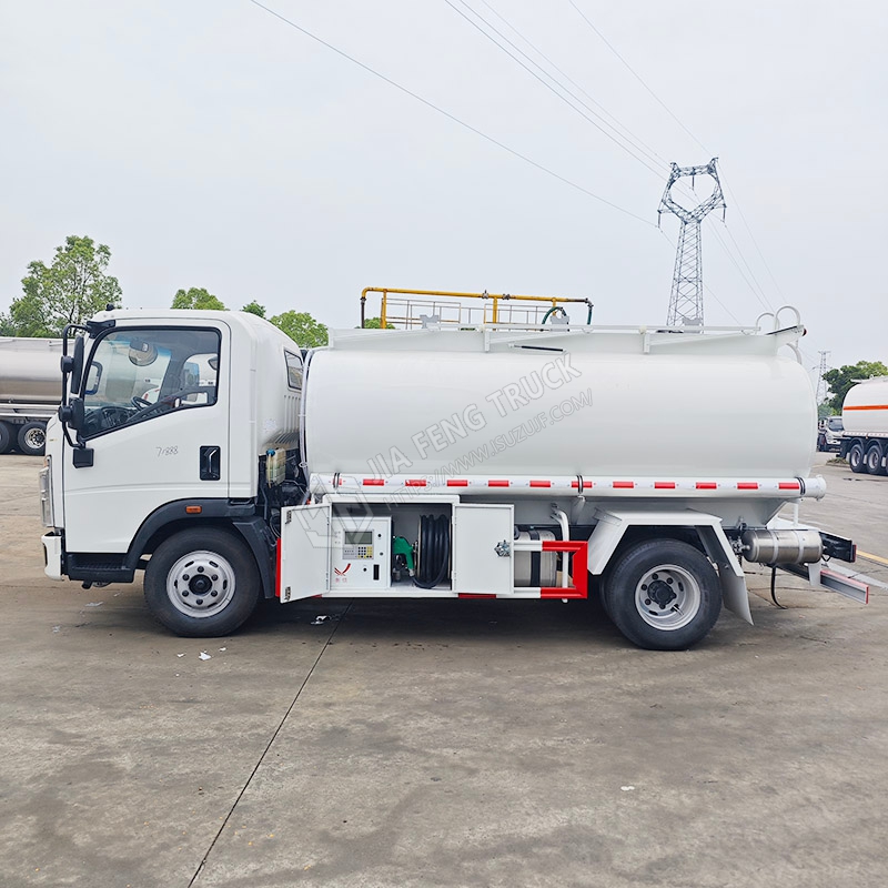 شاحنة ناقلة النفط Sinotruk HOWO 7 متر مكعب