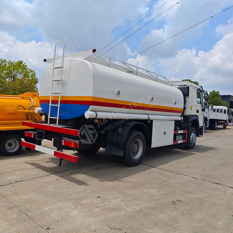 شاحنة خزانة Sinotruk HOWO 4x2