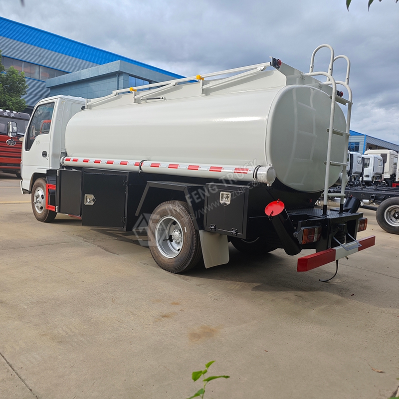 Cami&oacute;n De Transporte De Aceite Isuzu 100P