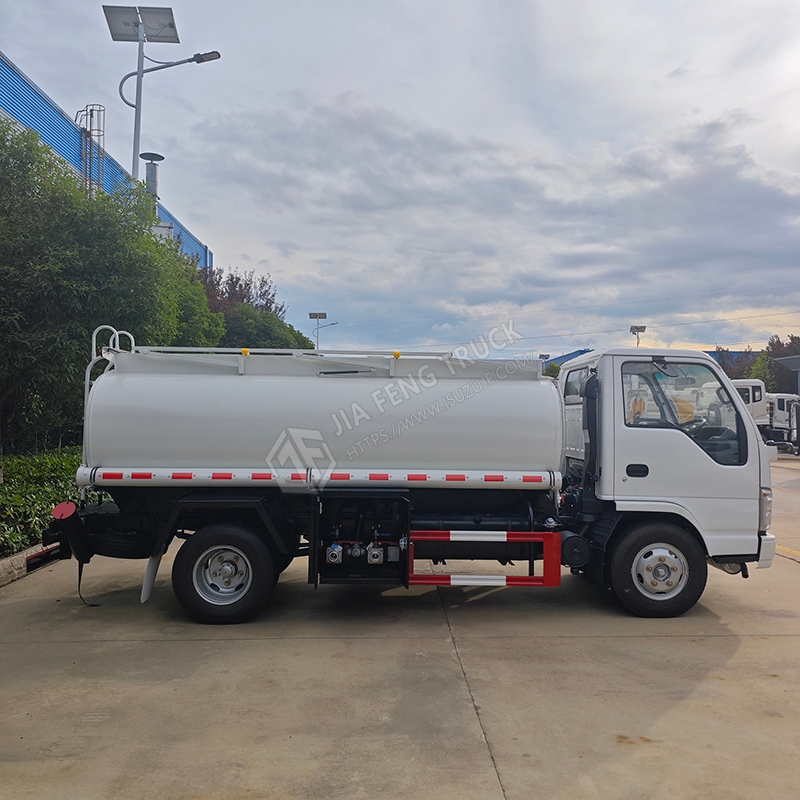 Cami&oacute;n De Transporte De Aceite Isuzu 100P