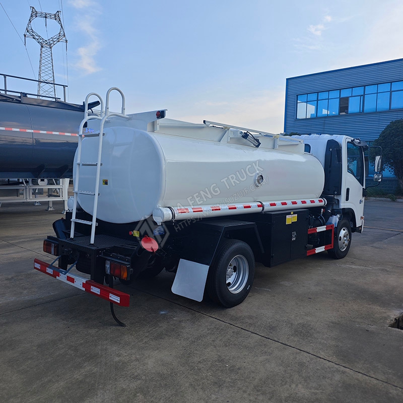 Isuzu KV100 8-кубометровый топливный танкер