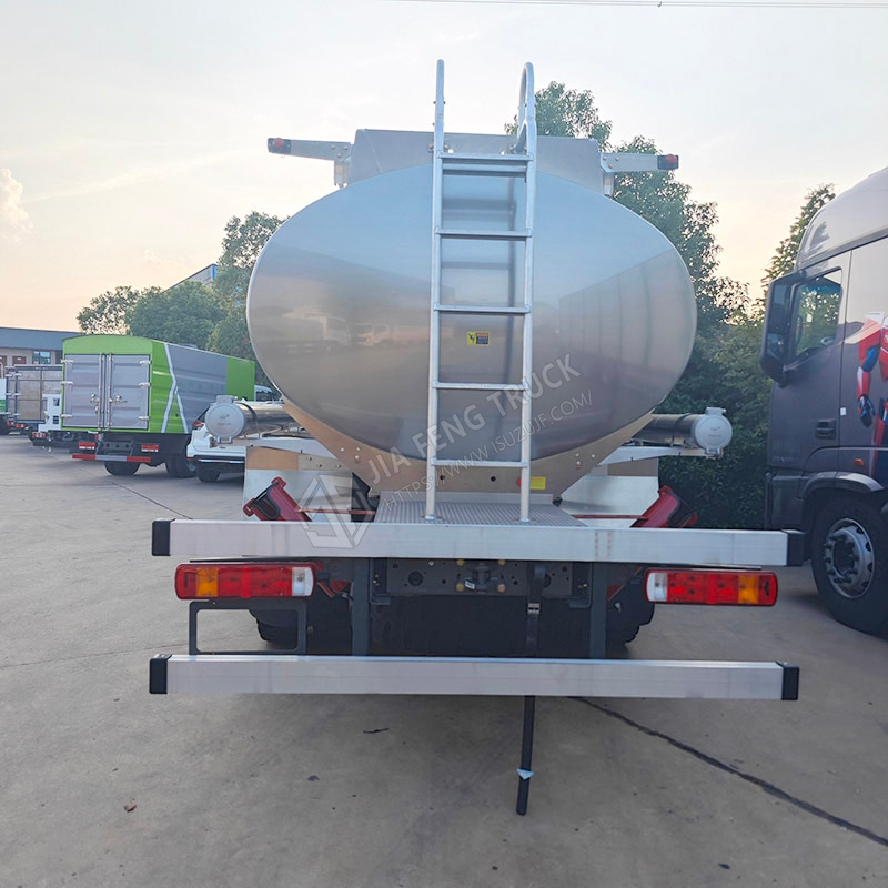 شاحنة الوقود Sinotruk HOWO 6x4