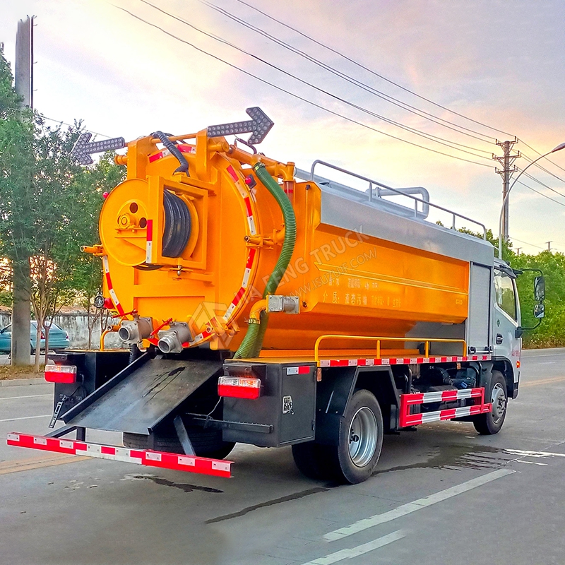 Dongfeng Daluoka 12-cubic-meter Cleaning and Sewage Suction Truck