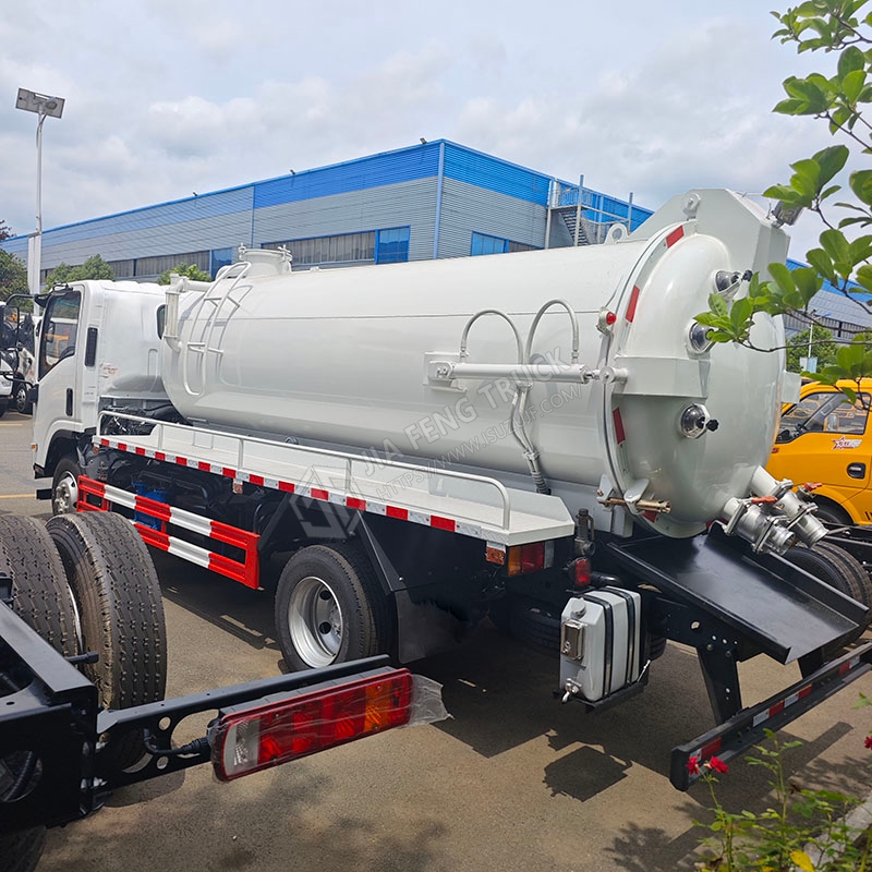 Isuzu Cleaning and Sewage Suction Truck